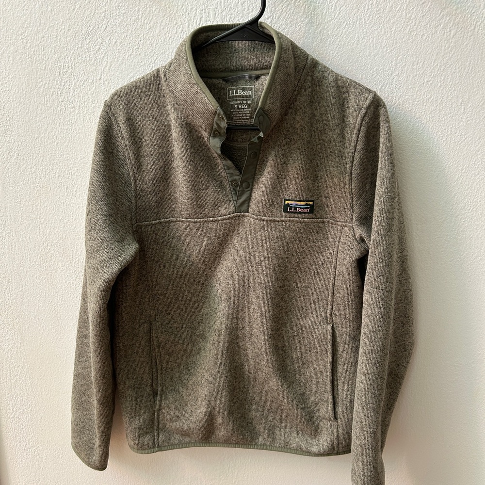 Men’s LL Bean size S fleece buttoned pullover
